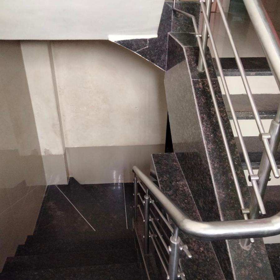 Hotel Everest Lodging Наві-Мумбаї Екстер'єр фото